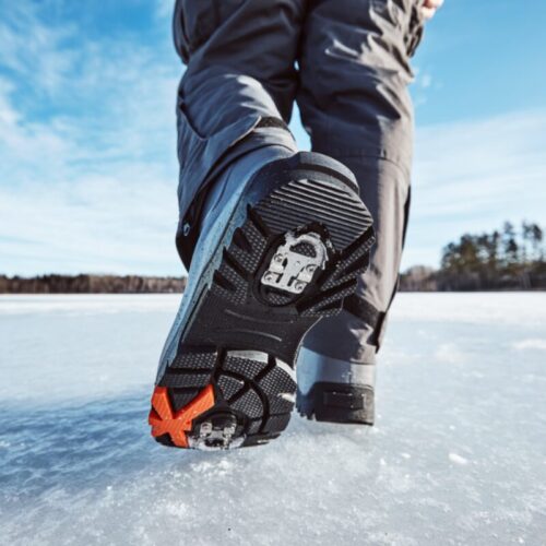 talvesaapad jäänaeltega